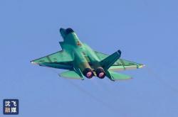 歼-35新年第一飞！试飞机为何是“绿皮机”？