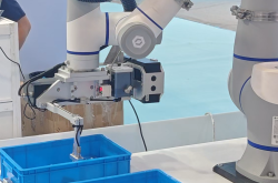 复合机器人技术标杆：富唯智能 AI-ICDP 平台一体化控制方案