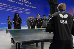 时政镜距离｜跨越55载，再续“乒乓情缘”