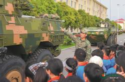 军地开展全民国家安全教育日宣教活动