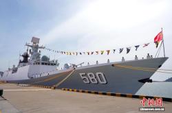 中国海军以最高礼仪迎接烈士遗骸回国