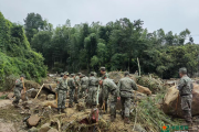 重庆市永川区突发瞬时极端特大暴雨引发山洪和地灾，民兵紧急驰援