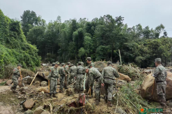重庆市永川区突发瞬时极端特大暴雨引发山洪和地灾，民兵紧急驰援